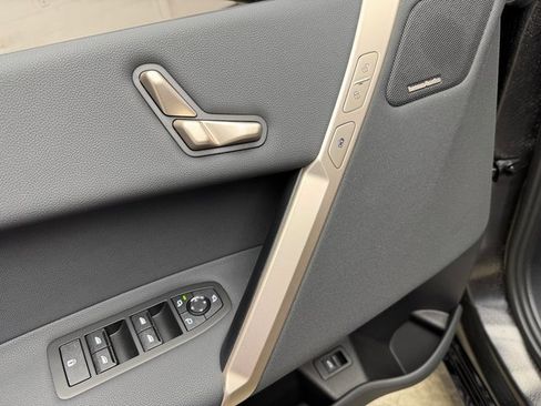 Used 2026 BMW iX xDrive60 image 11