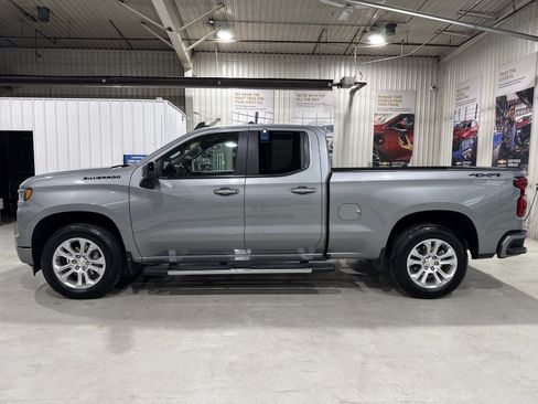 Used 2024 Chevrolet Silverado 1500 RST w/ Dark Appearance Package AWD/4WD image 5