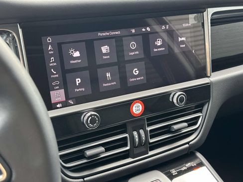 Certified 2026 Porsche Macan AWD/4WD image 28