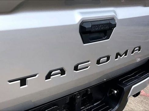 Certified 2025 Toyota Tacoma SR5 image 31