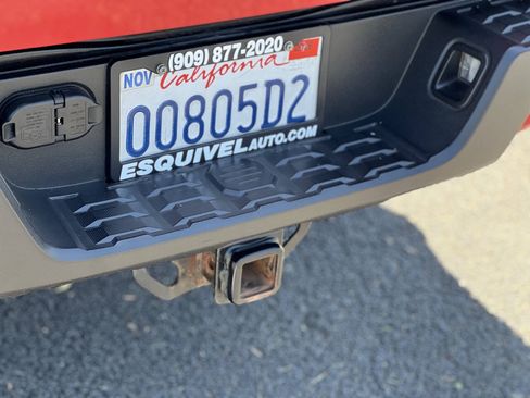 Used 2017 Toyota Tacoma TRD Sport AWD/4WD image 10