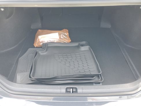 Used 2025 Toyota Camry SE image 9