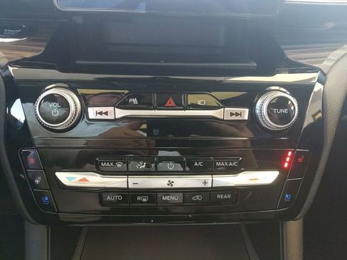 Used 2022 Ford Explorer Limited w/ Equipment Group 301A AWD/4WD image 24
