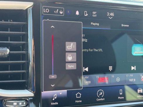Used 2023 Chrysler Pacifica Touring-L FWD image 26