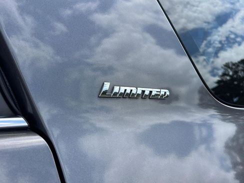 Used 2015 Toyota 4Runner Limited AWD/4WD image 9