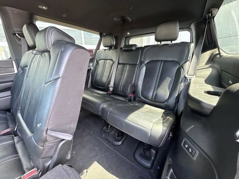 Used 2023 Jeep Wagoneer L Series II AWD/4WD image 30