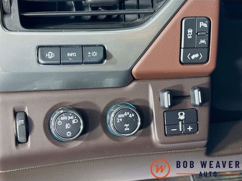 Used 2017 Chevrolet Suburban Premier AWD/4WD image 12