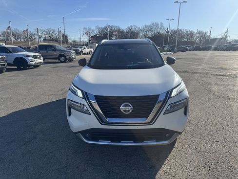 Used 2021 Nissan Rogue Platinum image 2