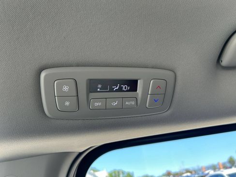 Used 2026 Kia Carnival FWD image 20