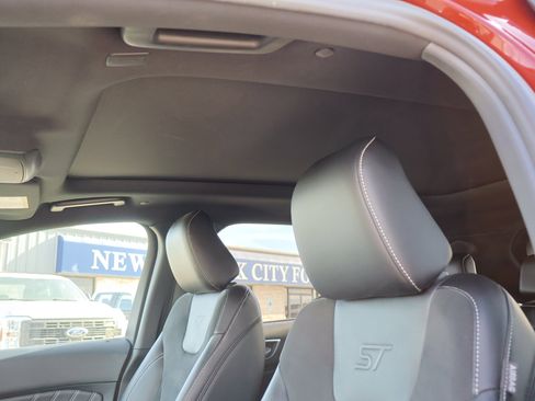 Certified 2021 Ford Edge ST w/ Equipment Group 401A image 15