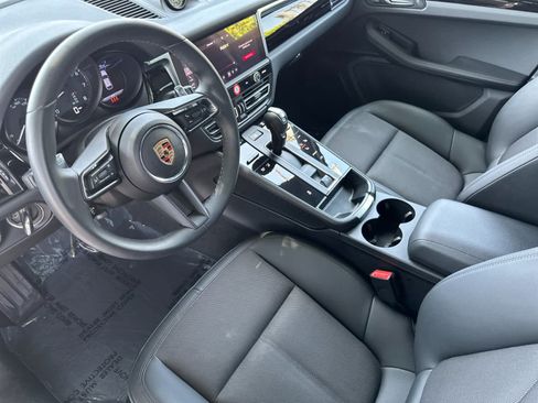 Certified 2024 Porsche Macan AWD/4WD image 4