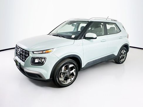 Used 2025 Hyundai Venue SEL FWD image 3