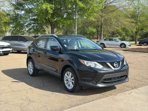 Used 2017 Nissan Rogue Sport SV FWD image 1
