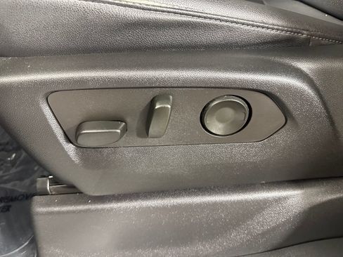 Used 2022 Chevrolet Silverado 1500 LTZ w/ LTZ Convenience Package II AWD/4WD image 16