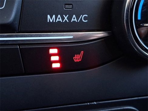 Used 2020 Ford EcoSport SE w/ SE Convenience Package image 24