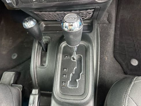 Used 2018 Jeep Wrangler Sport AWD/4WD image 26
