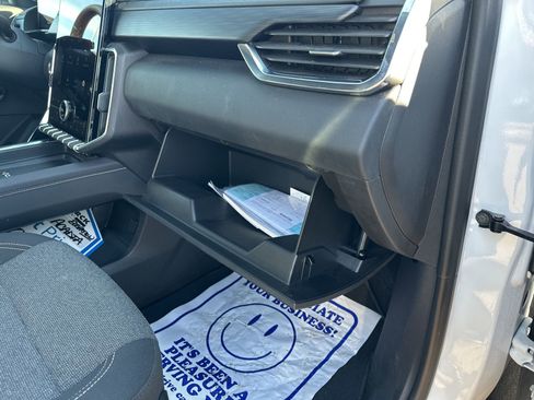 Used 2025 GMC Acadia Elevation image 26