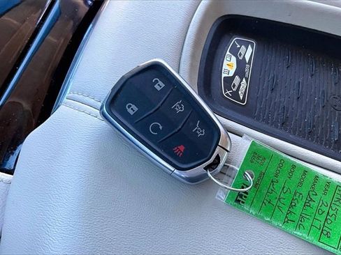 Used 2017 Cadillac Escalade Luxury image 36