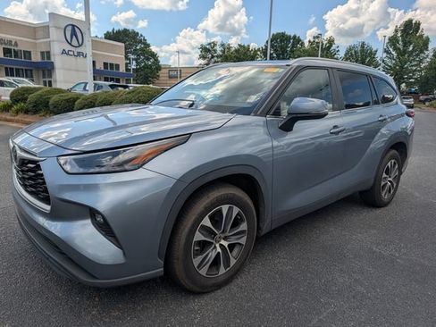 Used 2023 Toyota Highlander XLE FWD image 14