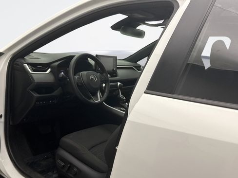 Used 2022 Toyota RAV4 SE w/ Weather & Moonroof Package AWD/4WD image 10