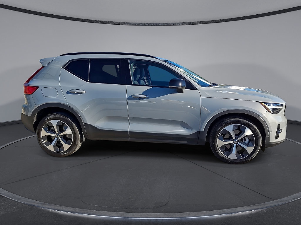 Certified 2026 Volvo XC40 B5 Plus AWD/4WD image 6