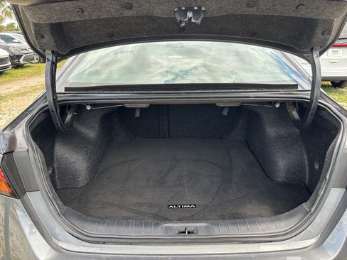 Used 2025 Nissan Altima 2.5 SV FWD image 33