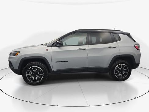Used 2024 Jeep Compass Trailhawk AWD/4WD image 7