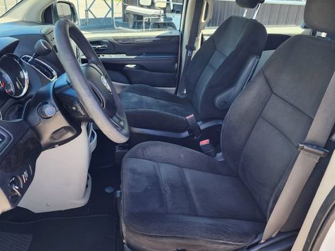 Used 2016 Dodge Grand Caravan American Value Package FWD image 14