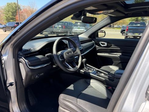 Used 2023 Jeep Compass High Altitude AWD/4WD image 19