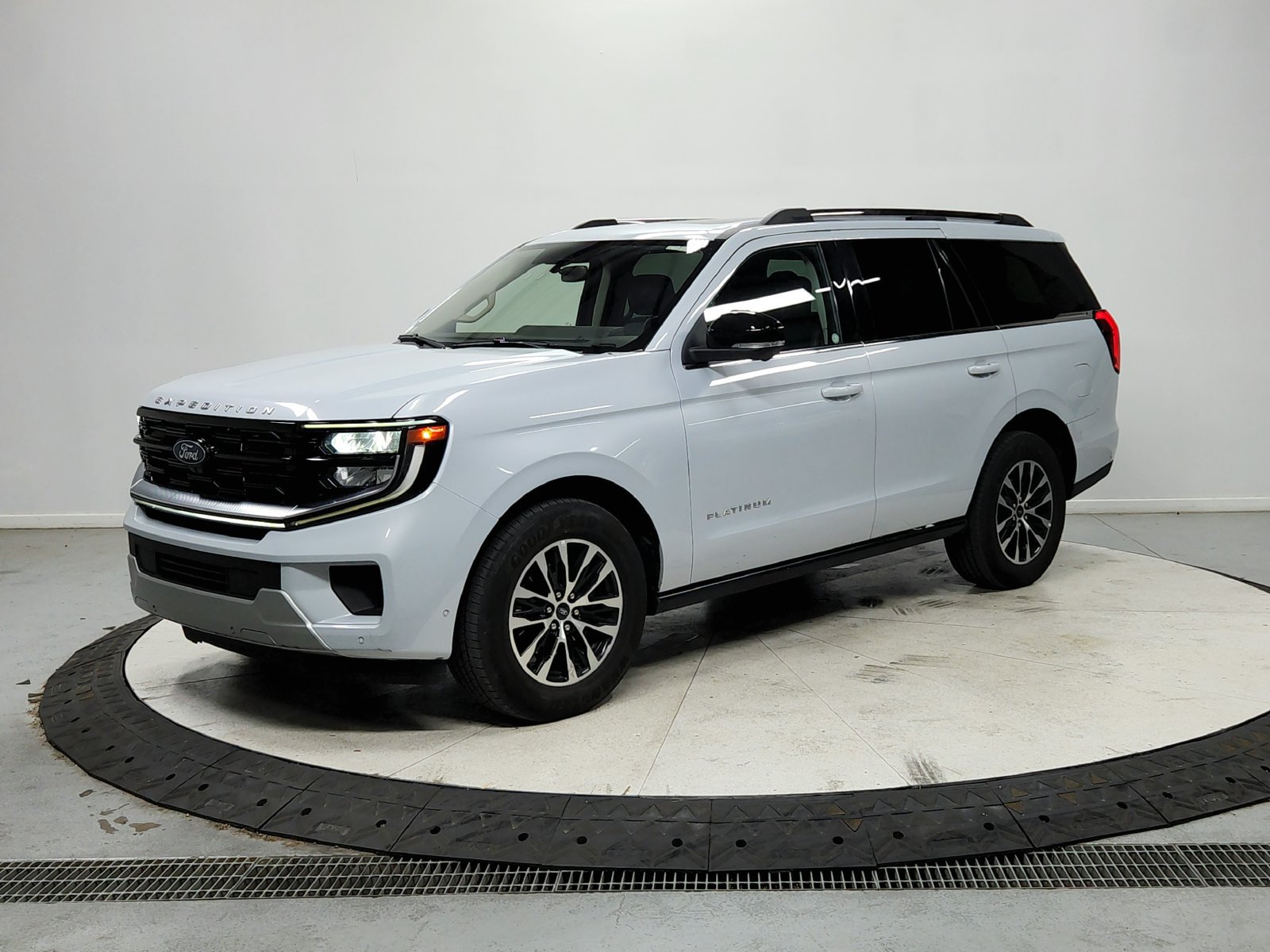 Used 2025 Ford Expedition Platinum AWD/4WD image 4