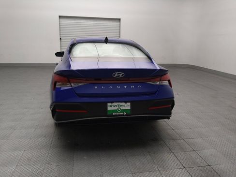 Used 2025 Hyundai Elantra SE FWD image 6