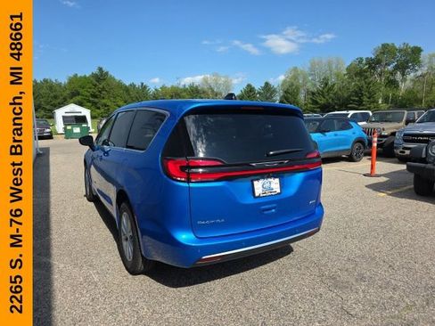 New 2027 Chrysler Pacifica Select AWD/4WD image 8