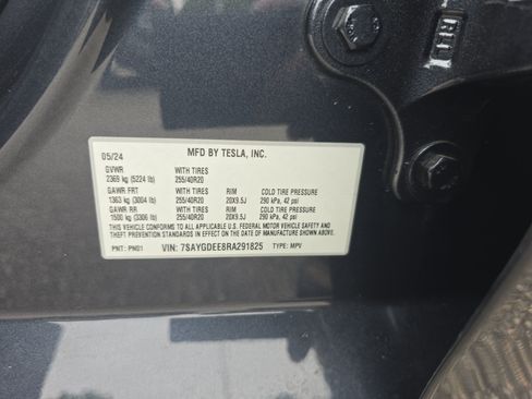 Used 2024 Tesla Model Y Long Range AWD/4WD image 31
