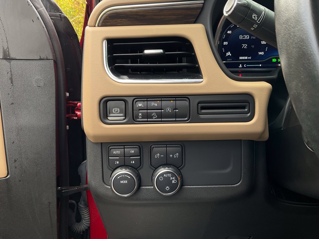 Used 2023 Chevrolet Tahoe Premier AWD/4WD image 13