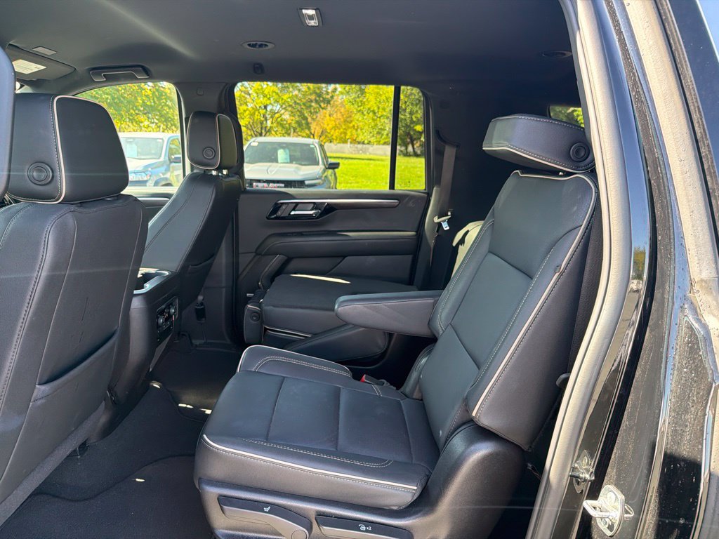 Used 2026 Chevrolet Suburban Premier AWD/4WD image 11