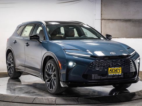 New 2025 Toyota Crown Signia image 3