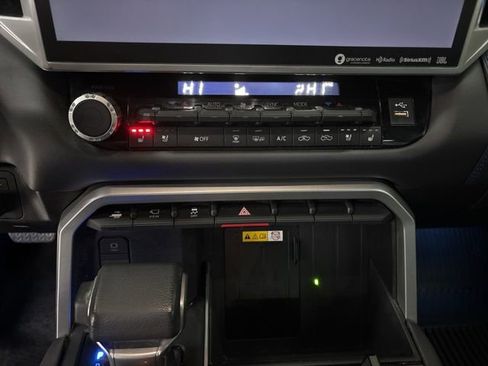 Used 2024 Toyota Tundra Platinum image 24