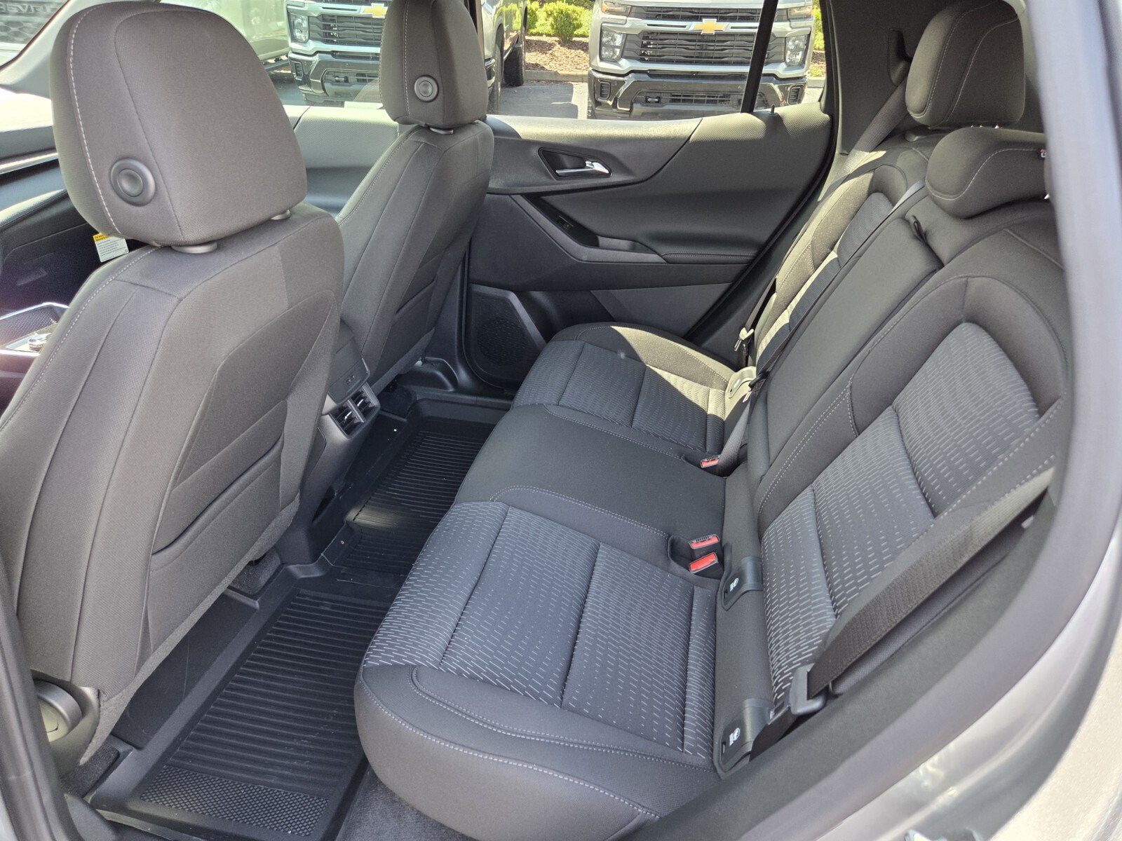 New 2027 Chevrolet Equinox LT w/ Safety and Technology Package FWD image 6