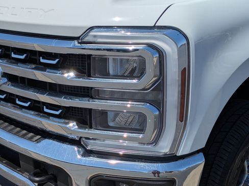 Used 2026 Ford F250 Lariat AWD/4WD image 12