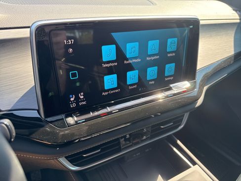 New 2026 Volkswagen Atlas Cross Sport SE image 18