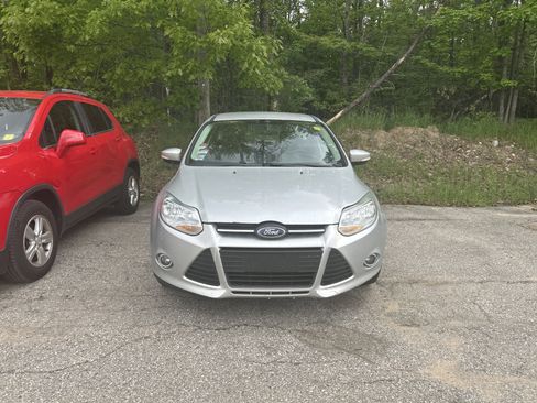 Used 2014 Ford Focus SE w/ Equipment Group 201A FWD image 8
