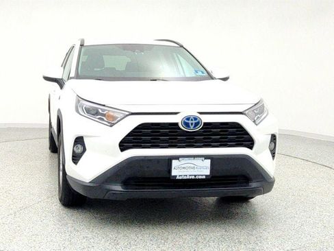 Used 2020 Toyota RAV4 XLE w/ XLE Grade Weather Package image 2