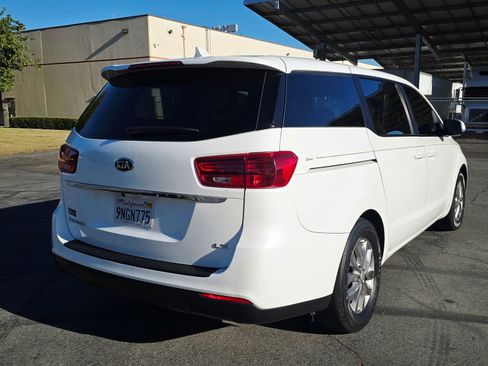 Used 2020 Kia Sedona LX image 8