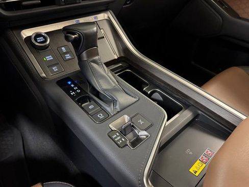 Used 2024 Lexus GX 550 w/ Accessory Package (2T) image 18