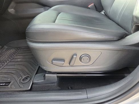 Used 2025 Kia Sorento EX image 16