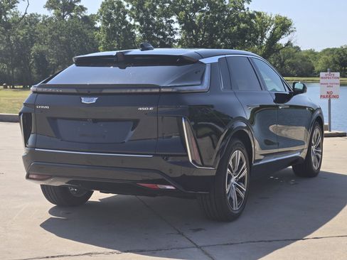 New 2025 Cadillac Lyriq Luxury image 4