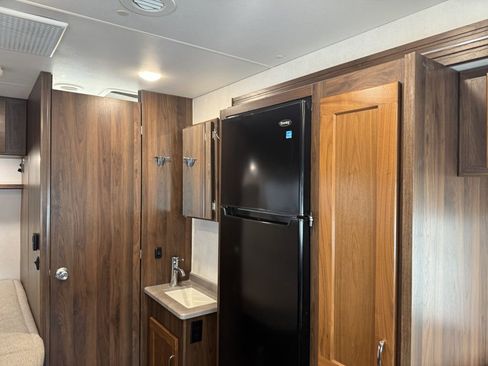 Used 2019 Mercedes-Benz Sprinter 170 image 50