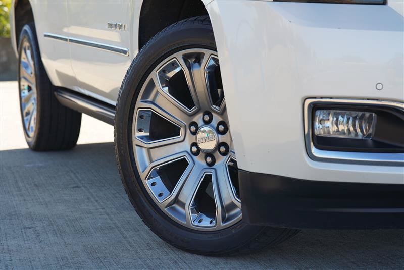 Used 2015 GMC Yukon Denali w/ Premium Package AWD/4WD image 15