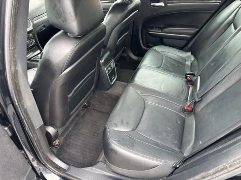 Used 2015 Chrysler 300 Limited image 19