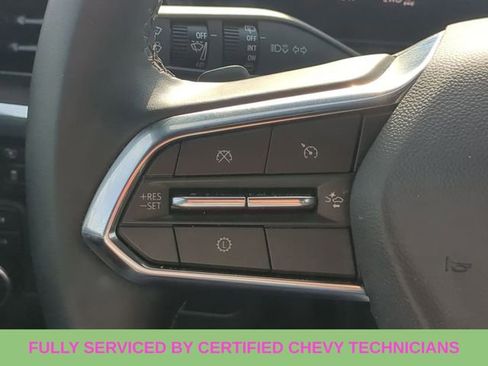 Used 2025 Chevrolet Suburban Z71 image 25